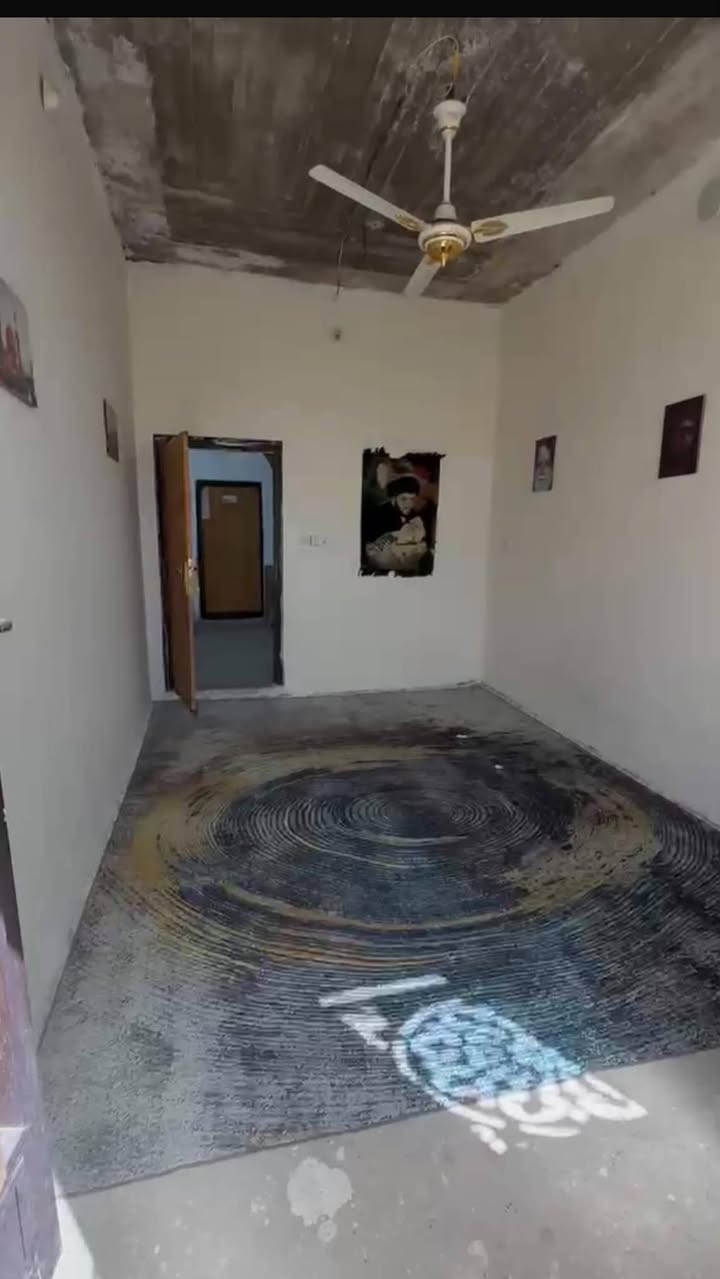 للبيع بيت 100 متر بناء جديد نقص ارضيه وسقوف ثانويه متكون من صاله استقبال غرفة سويت طارمه مطبخ صحياة خارجيه العنوان الحر الرشديه قريب النهر منطقه قريبه خدمات كامله ***********
