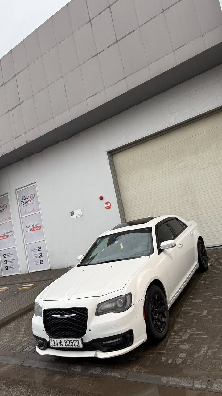 السلام عليكم🙋🏽‍♂️.
.
اوباما كرايسلر مديل2023اخير اصدار
.فئة /S/
موصفاتها🕹️
1حساسات امامي
2حساسات خلفي
3بانوراما
4مرايات تدفئة
5مرايات اشارة
6كشنات حضن جلد مختمS
7شفتات ستيرن
8كشنات كهرباء
9سترين تدفئة وتبريد
10كشنات تدفئة 
11شاشة جبيرة
12سماعات الباين
13دمام خلفي
___الممشى68mi

🕹️وباقي التحكمات و الموصفات المعروفة 🕹️
.
حادث السيارة🕹️ تقرير غرق بلمزاد طافية لان بدون بصمة 
وبلعراق من اجت سويت الها بصمة و اشتغلت 
(كفالة 1كير2مكينة3كهربائيات)
مبدل بيها بس كارت الباب و كارت المراية فقط
++++ بلعراق صار بيها بارد بسيط وعندي صورتة
انا كاصها على ايدي مالكها الاول رقم بصرة السيارة باسمي تحويل ثاني يوم .
🕹️مكان السيارة:البصرة وهذا رقمي ***********
السعر(320وبيها مجال)🤍
