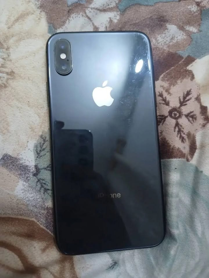 اكس اس العادي 
ذاكره ٢٥٦
بطاريه ١٠٠مبدل 
بصمه وجه لا يعمل 
سعر ٢٣٠الف 
واتساب فقط ***********
