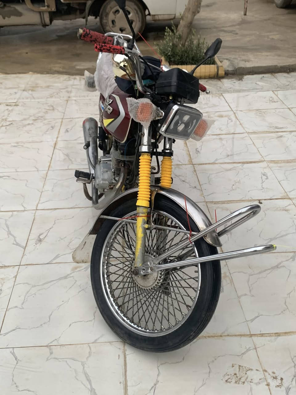 السلام عليكم ورحمة الله وبركاته
ملاحظة // ((اني مكلف بالنشر لا تراسلني خابر على صاحبو))
…
موطور تايگر 2018 منفيس (وزن ثقيل)
محدث 2024 تانكي عريض كشن جديد لايت جديد 
محرك معمر جديد لا صرف ولا تبخير ولا دخن شرط نشاط فول كهربائيات كلها شغاله لايت عالي ناصي اشاير يمين يسار كلها شغاله مسجل صوت عالي جديد دشبول كلو شغال  
وياله وتواير جدد ما عايزو برغي 
السعر 430 وبي مجال قليل 
رقم صاحب الموطور 
***********
 ( اذا ما عندك رصيد رمش ويخابرك)
