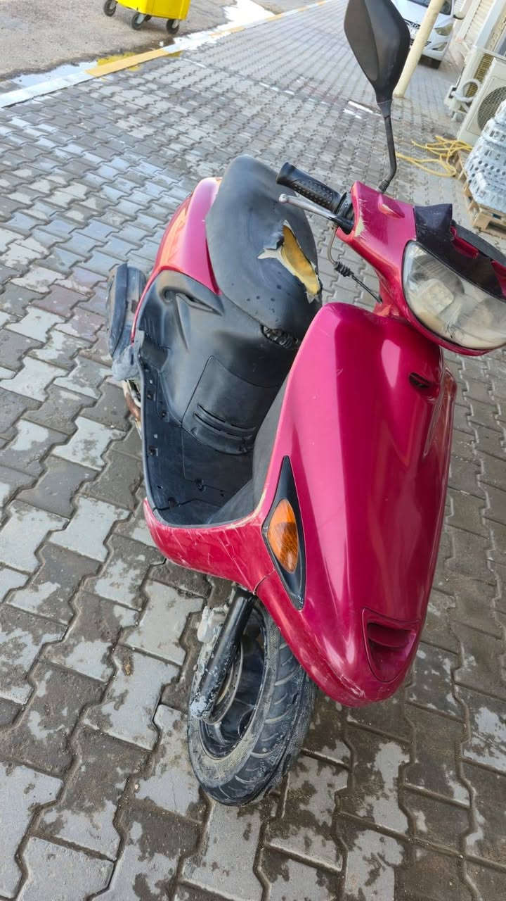 دراجه فراشه المكينه ما مفتوحه وشاصي نضيف يرادلها ترتيب
سعرها ٣٠٠ الف وبيها مجال
التواصل على الرقم بي واتساب
***********
