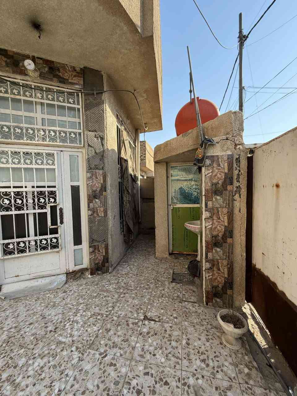 🏡دار للأيجار 🏡.
المساحة :: 125 متر 

📍موقع الدار :: ابي غرق حي الحسين قرب اسواق العائلة 

🚫طابق واحد :: غرفه / هول / صالة / مطبخ / صحيات داخليه وخارجيه / كراج / منور 
————————————————-
للاستفسار مراسلة الصفحه 
او الاتصال على الارقام 
 0️⃣7️⃣7️⃣2️⃣6️⃣9️⃣9️⃣8️⃣2️⃣9️⃣2️⃣
                   سيد محمد الحلو 
 0️⃣7️⃣8️⃣1️⃣0️⃣8️⃣4️⃣8️⃣3️⃣0️⃣3️⃣
———————————————— 
                
                     القلم للعقار
📍 عنوان المكتب - ابي غرق - حي الحسين - قرب مشروع الماء
