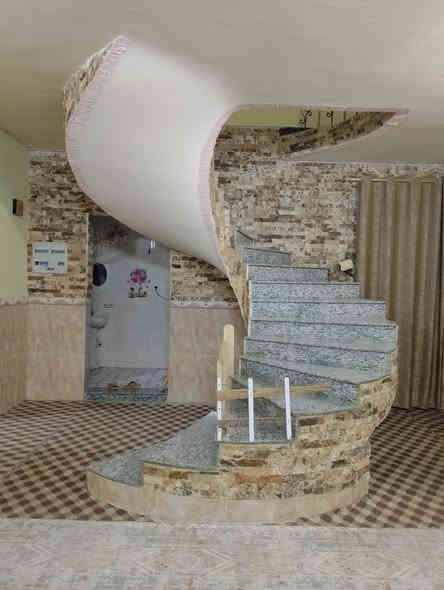 للبيع في سامراء حي معمل الادويه العماليه من جهة الوانم دار سكن طابقين مساحته 250م شارع 10م يحتوي على 4 غرف نوم واستقبال وصاله كبيره ومطبخ حار وبارد وحديقه وگراج البيت شغل جناي عالي عن الشارع السعر خاص رجاءا للاستفسار الاتصال على الرقم *********** ابو بركات الدراجي عقارات الحاج فاضل زهدي
