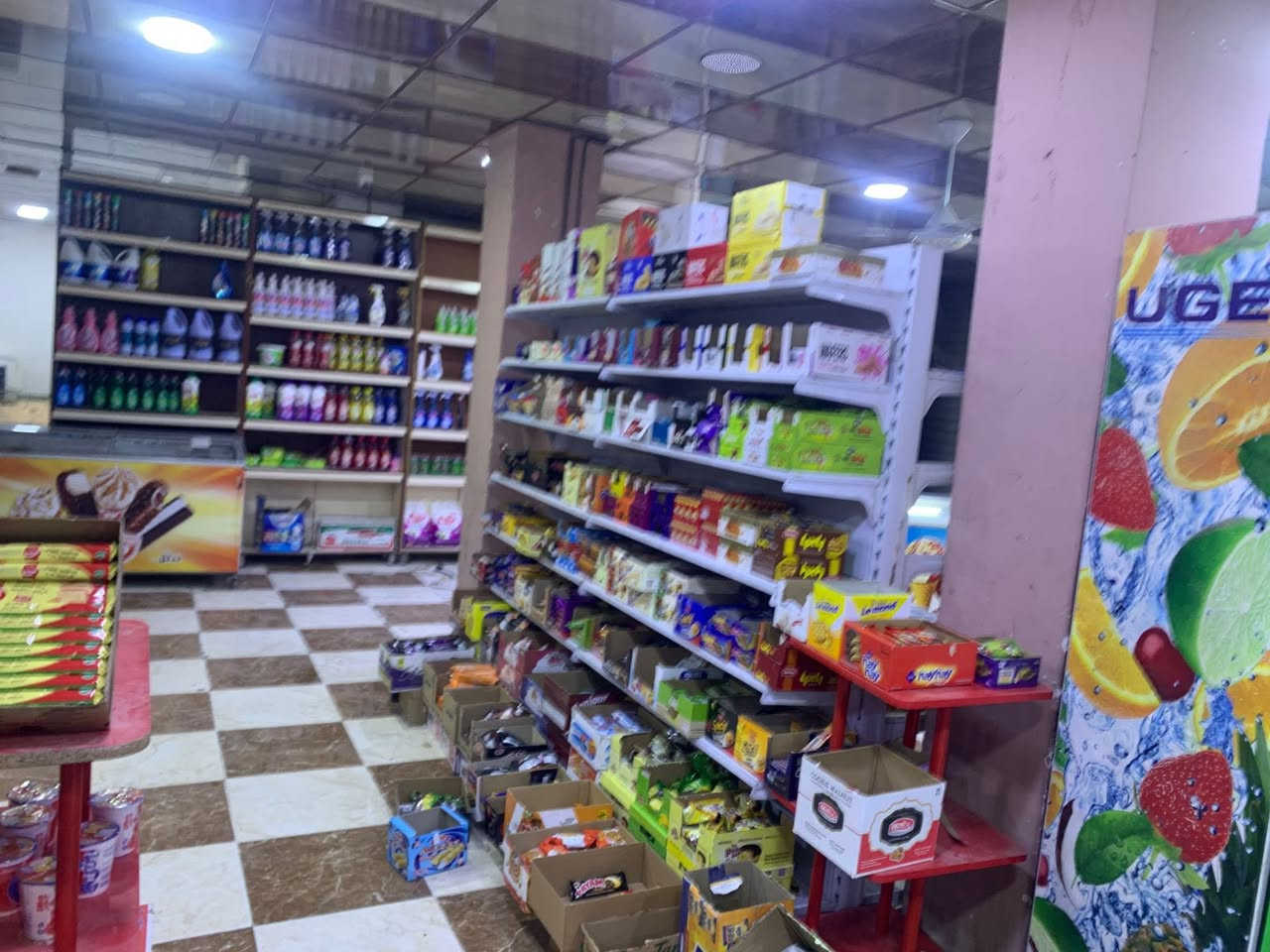 السلام عليكم 
يوجد محل سوبر ماركت متكامل للبيع 
للعلم صار اكثر من ١٥ سنه يعني بي معاميل وشغال بس من وره العمال واني ما متفرغ والله اذا يلزمه شخص شرط اله وكلبه عليه بي خير من الله وبنص السوك بالعزيزيه وعباره عن ٣ محلات مفتوحه وجبير وبي برادات وعارضات ورفوف جاهز يعني تكدر حته اطوره ومتخسر بي هوه اصلا ديشتغل واسف على الاطاله 
اي استفسار الاتصال بصاحب العلاقه ***********
