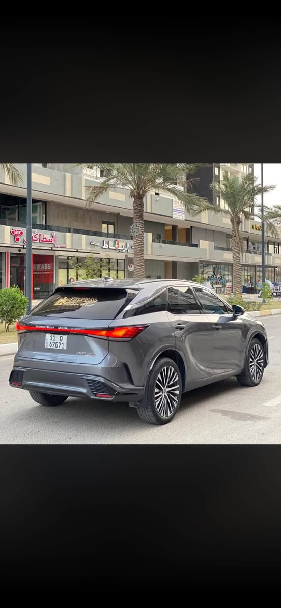� لكزس RX 350 2023 هايبرد – فل كامل (أعلى فئة) 🇺🇸
✨ مواصفات فخمة ونادرة بالسوق
✨السياره محدثه كت F_sport رياضي 
▪️ محرك 2.5 هايبرد اقتصادي وقوي
▪️ فتحة سقف بانوراما 🌤️
▪️ لايت أمامي 3 عدسات (Triple Beam LED)
▪️ عدسة عين يم الستيرن
▪️ جلد طبيعي فاخر
▪️ تبريد وتدفئة مقاعد ❄️🔥
▪️ ذاكرة مقاعد
▪️ كامرات 360 درجة
▪️ دخول ذكي + تشغيل بصمة
▪️ رادار + مثبت سرعة ذكي
▪️ شاشة كبيرة أحدث نظام
🔍 السيارة جاهزة لأي فحص
📍 بغداد – حي الجامعة
📞 اتصال:📲 واتساب:***********
💰 السعر:34,500
