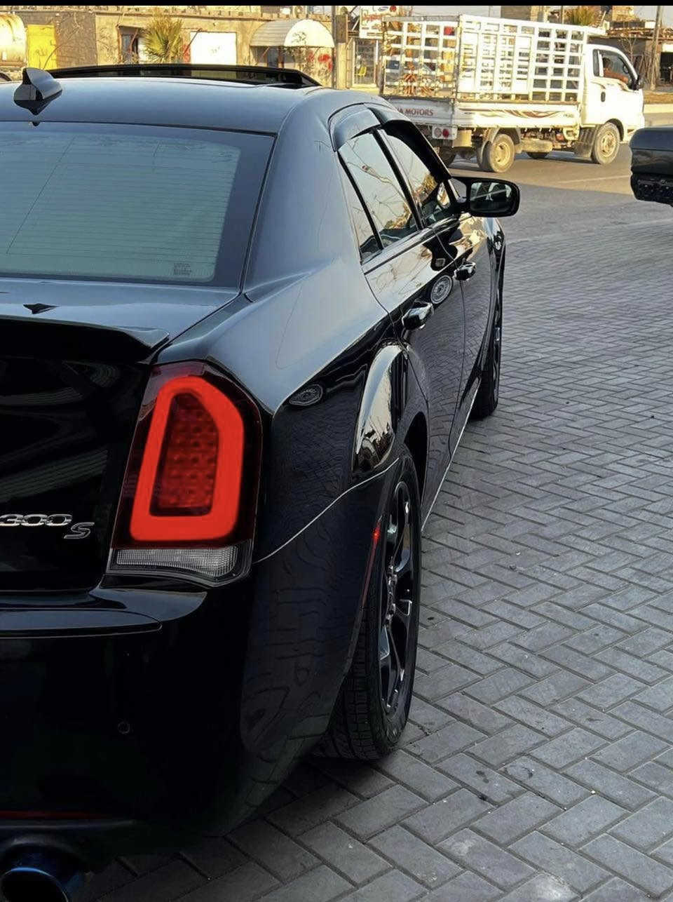 سلام عليكم للبيع او للمراوس 
السعر  ((   168   )) 
كرايسلر اوباما S300 فول مواصفات 
2017 معلايه 2020 فور ويل ملغي 
رقم بصره الرقم الجديد 
صبغ ٥ قطعه قماره تكم كفاله حوض خلفي كفاله 
شاصي امامي ايسر سحب بدون صبغ بدون معجون 
سونار موجود هزه صاعد بعد ٣ اشهر تخلص يعني 
كبل تحول تروح للمرور تروج معامله 
محرك ٣٦٠٠     6 سلندر 
حداده تخم تاير دواخل كامله شغل وطلع 
مكاني البصره الهارثه السعر  ((  ١٦٨  ))
***********
