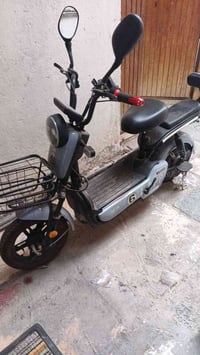 دراجة كهربائية • بطارية خربانة • سعر مناسب