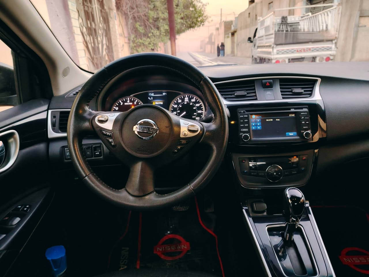 السلام عليكم..
نيسان سنترا  فيراني 2018 للبيع ..
اعلى فئة SL فول مواصفات..
محرك 1800cc دوش 
بصمة..
كشن كهربائي..
كشنات امامية تدفئة ..
فتحة بالسقف ..
رادار .. بريك اوتوماتيك .. 
حساسات نقطة عمياء..
بوند وجاملق مبدل بدون دواخل ..
السيارة ماشية 66 الف ميل..
السيارة نظيفة  السعر 125 ورقة وبيها مجال بسيط ..


**إذا كنت صاحب هذا الإعلان وتريد حذفه لأي سبب، رجاءا أرسل رسالة إلى الدعم الفني**