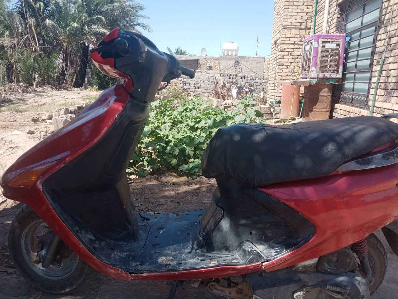 دراجه فراشه مكينه نضيفه ومكفوله لا دخان ولا تنقيص تايرات و اوياله جدد كهربائيات لايت زنون ابيض واصفر ما تحتاج اي شي فقط كفرها الكدام بي كسر يعني تحتاج كفر الكدام الصفاحيات مابيهن شي
السعر 200 وبي مجال قليل 
***********📞
