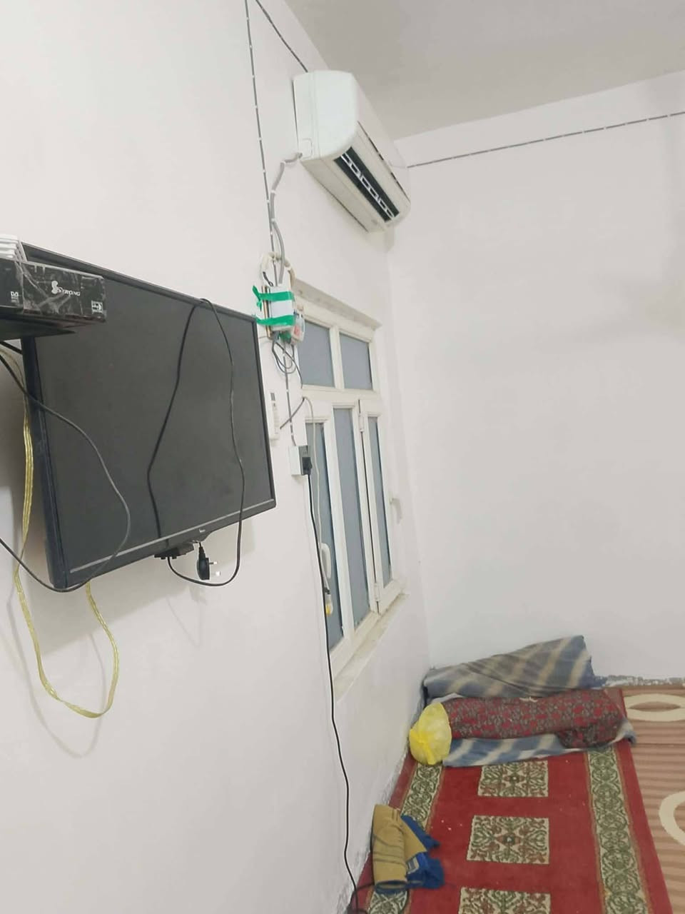 بيت للبيع مساحه100 يتكون من غرفتين واثنين تخاريج ومطبخ ومساحه حوش البيت يقع البيت 17 تموز حي الصدر الثالث الكوفه ، 22 وبي مجال
للاستفسار الاتصال على الرقم التالي ،***********
