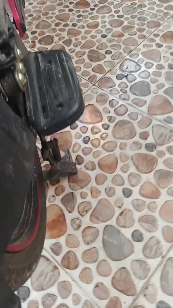 سلام عليكم ماطور شحن نضيف حجم 26  السعر 300 وبي مجال الرقم ***********
عنوان كركوك حي عدن
