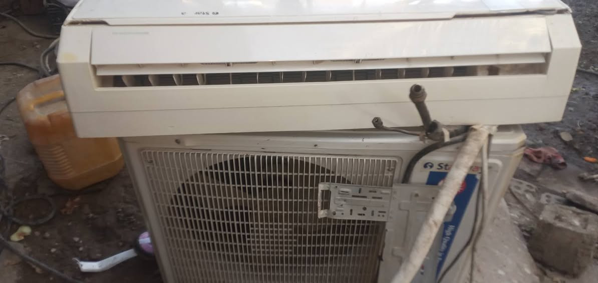 سبلت للبيع بواري مابيه سعر ٣٠٠نضيف ***********
