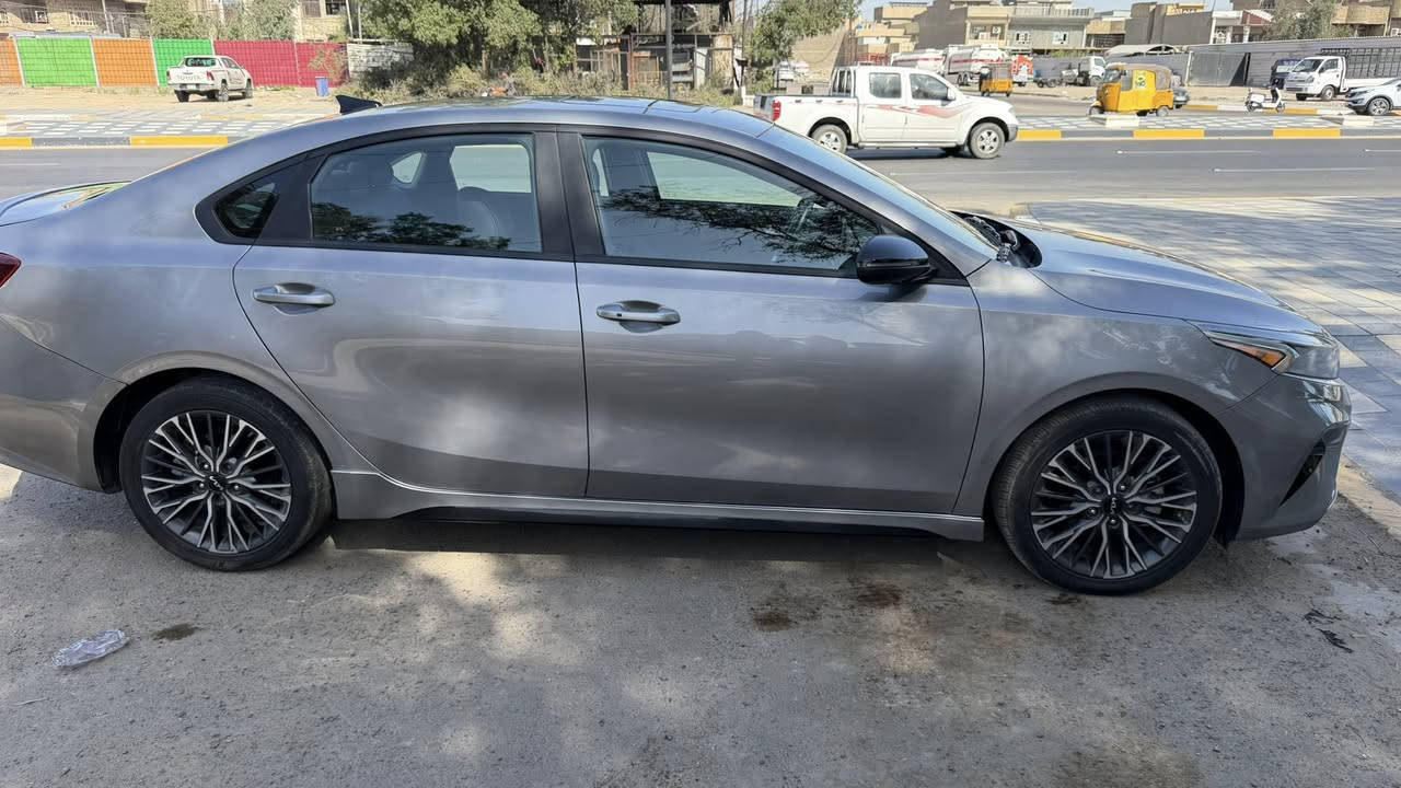 آلسَـِْ♡̨̐ـِْلامَ علـِْ♡̨̐ـِْيگمَ
كيا فورتي جيتي  لاين موديل ٢٠٢٤ الحادث  
تخريب جاملغ الخلفي  فقط مصبوغ 
موضح بل صوره اي داخل من باب او حوض او الشاصي او غيرها مكفول فقط الجاملغ خلفي تخريب 
مكينه 2000 دوش

مواصفات

كامره دواره

رادار امامي

نقاط عمياء

مانع انزلاق

تثبيت مسار

مثبت سرعه

تشغيل عن بعد 

اوتو هولد

سايد بريك بصمه

بصمه تشغيل وبصمه ابواب

كشنات جلد مع ختم   GT

شاحن واير ليس للهاتف

فتحه سقف

استيرن حرف D

شاشه كبيرة

مكان السياره بغداد الغدير ساحة ميسلون 
السعر : ١٦٠ بيها مجال : 
للاستفسار: ***********
