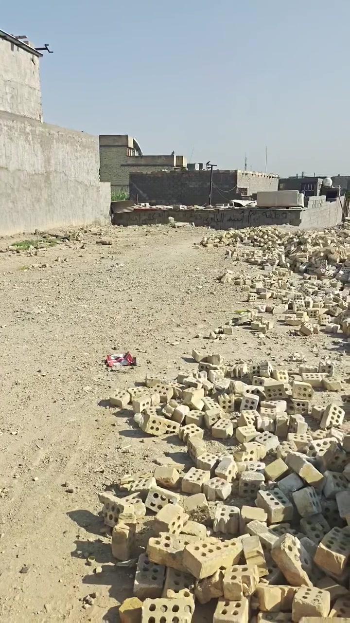 السلام عليكم كاع مساحه 135متر  حي الفرات مقابيل حي النصر
المنطقه مجاري كهرباء مي تبليط منطقه حلوه 
للاستفسار ***********
