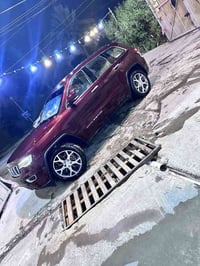 جيب كراند شيروكي ليمتد 2019 فول مواصفات بدون جكات داخل بيجي سيارة حادث...