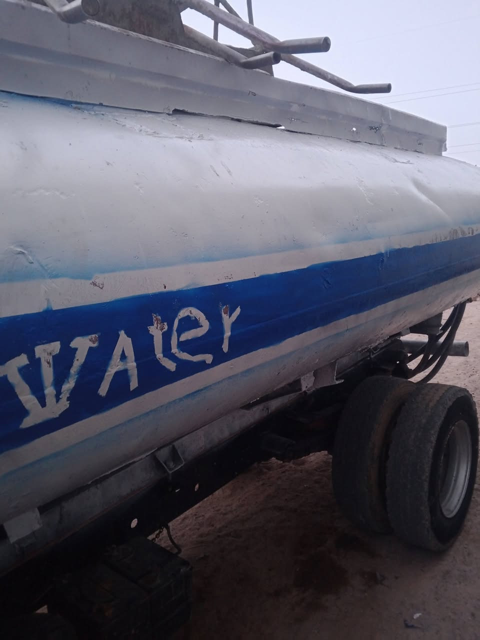 سلام عليكم دنكريحتوي على5ونص طن ماءمكينة نضيفة گير نص المكان بصرة گرمت علي السعر25وبي مجال التواصل ***********
