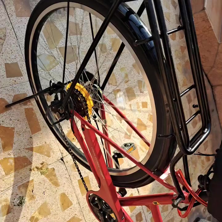 يابا السلام عليكم بايسكل حجم 26 النضافة 99 السعر  120 وبي مجال التواص على هذة الرقم ***********
