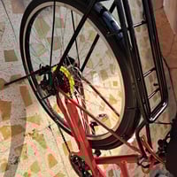 يابا السلام عليكم بايسكل حجم 26 النضافة 99 السعر  120 وبي مجال التواص ...