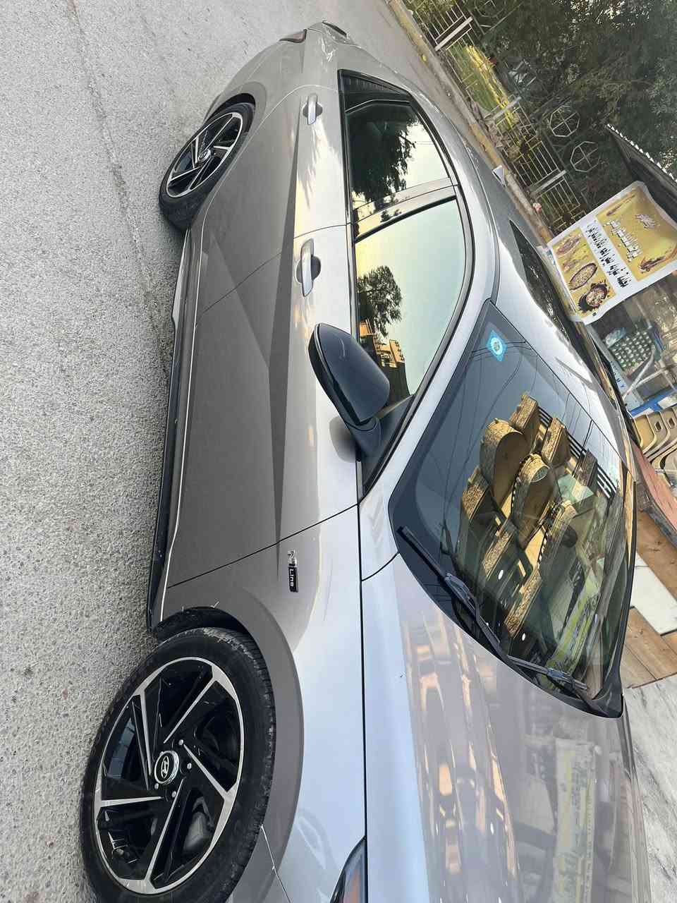 سلام عليكم
📣 للبيع: هيونداي إلنترا N Line 2022
أداء رياضي ✦ شكل أنيق ✦ قيادة ممتعة 

📅 الموديل: 2022

⚙️ المحرك:
• 1.6 لتر توربو
• قوة 201 حصان
• عزم 195 lb-ft

⚙️ ناقل الحركة:
• يدوي أو أوتوماتيك 7 سرعات DCT مزدوج القابض (اختياري)

⚡ نظام الدفع: أمامي (FWD)
⛽ استهلاك الوقود: اقتصادي ومناسب للاستخدام اليومي

✨ المميزات:
• تصميم خارجي رياضي بلمسات N Line
• جنط سبورت كبيرة وشبك أمامي مميز
• مقاعد رياضية مريحة
• شاشة لمس تدعم Apple CarPlay / Android Auto
• أنظمة أمان حديثة:
– تنبيه النقطة العمياء
– مساعد البقاء في المسار

📦 الداخلية:
• رحبة تتسع لـ 5 ركاب
• صندوق خلفي بمساحة جيدة

💡 مناسبة لمن يبحث عن سيارة سيدان تجمع بين الأداء العالي، الراحة، والشكل الرياضي مع صرفية وقود ممتازة.

📞 للتواصل والمعاينة:
 رصيد   ***********
واتساب ***********
⸻

السيارة فول مواصفات فتحة وبصمة ورادرات امامي خلفي
