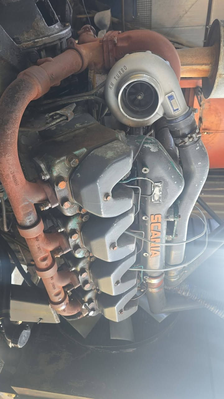 السلام عليكم سكانيا ١٤٢ صفر ٦ جديده الواقع احلى وانظف من الصورة سبب البيع  اريد اقسم الحمل  اشغل وهاي زايده عليه اللي تعجبه يتفضل ما متواجل على الفيس اللي يشتري يتفضل اتصل ***********
