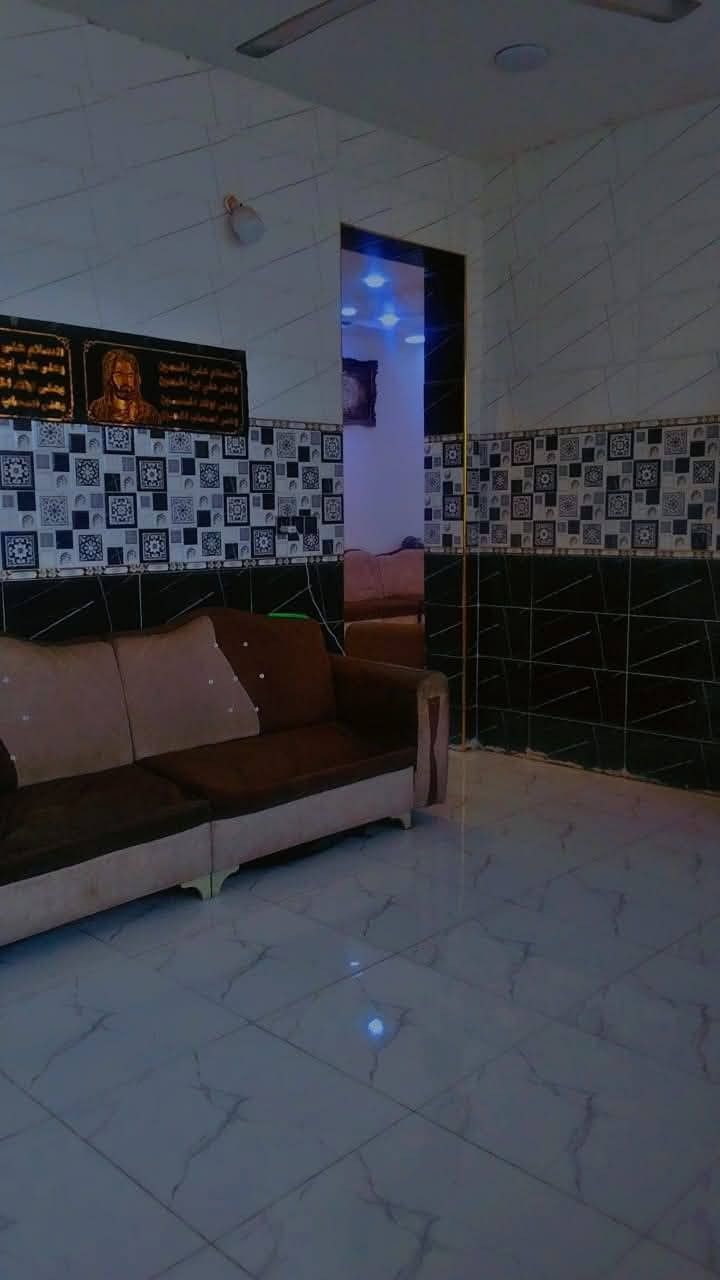 السلام عليكم بيت للبيت بالعماري بستان سامي شارع رضا عويد 200متر يحتوي ع استقبال وصاله ومطبخ منور 2  و4 غرف سويت سعر 85وبي مجال للتواصل رقمي واتساب ***********&*********** قريب من حي نصر
