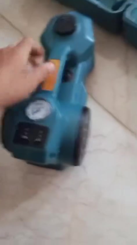 ‏مثل ما موضح يمكم للبيع بالة الماني شرط الشغل مو تقليد الصلي كل صاحب سيارة يحتاجهة وكلهة علا الكهرباء علا الجداحة ودريل فتح هم درجة ولة بسعر 100 الف وبيهن مجال شي غليل العنوان سامراء وللستفسار التصال ***********
