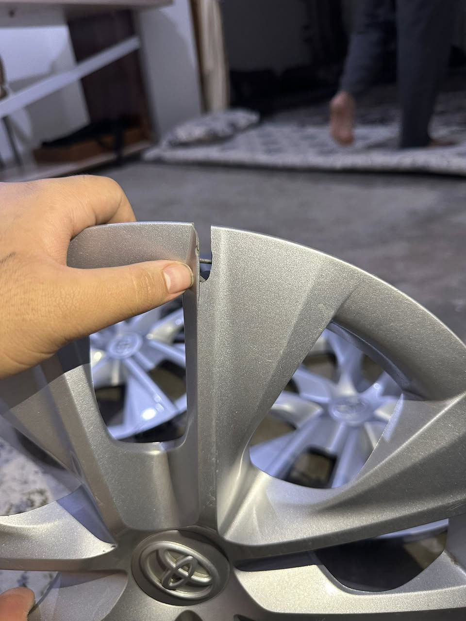 ويل كب مال كورولا اصليات
بس واحد بي فطر مبين بالصوره
***********
