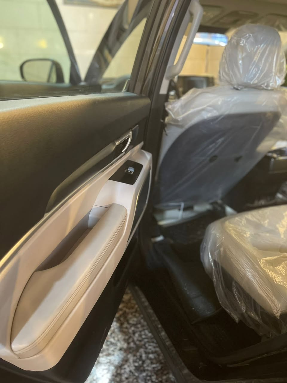 كيا تيلو رايد ٢٠٢٠ .. S V6 اللون بني 
الضرر جاملغ الأيمن مع تعديل بسيط وصبغ البنيد 
مواصفات 
فتحة سقف 
محرك 3.8L 6  سلندر
تحكم ستيشن
تحديد مسار 
ويل كب حجم ٢٠ 
رادار أمامي وخلفي وجانبي 
حساس ورادار اجتياز
كامرا خلفيه 
كشنات أماميه تحكم كهربائي  وتدفئ 
شاشه كبيره 
سستم صوت 
هند بريك بصمه 
مانع انزلاق 
وبعد بيها هواي مواصفات وسياره جديده رقم بغداد 
العنوان ميسان 
رقم الهاتف ***********
السعر ٢٤٠$
وبيها مجال بسيط
