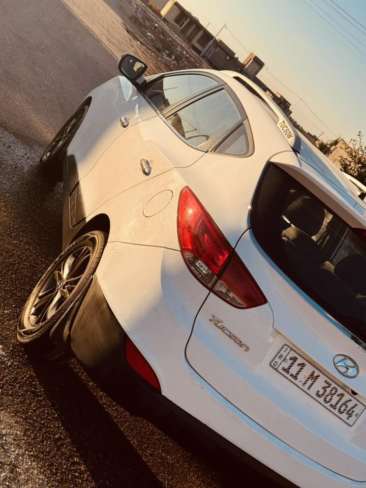 السلام عليكم توسان خليجي موديل 2015 كير ومكينه شركه تبريد قطعتين رقم بغداد إنكليزي باسمي هزه جديده تحويل بنفس اليوم سياره جاهزه من كلشي  بيها قطعه وحده رش بدون دواخل ماشيه 191 وقابل للزياده وبلخير للياخذها لان سياره جديده معروضه 150 وبيها مجال حك الجيه مكاني حله للاستفسار ***********
