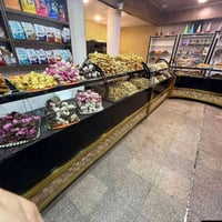 يوجد سيت عارضات كيك وحلويات تركي المنشاء كمبريسر خارجي يتكون من أربع ق...