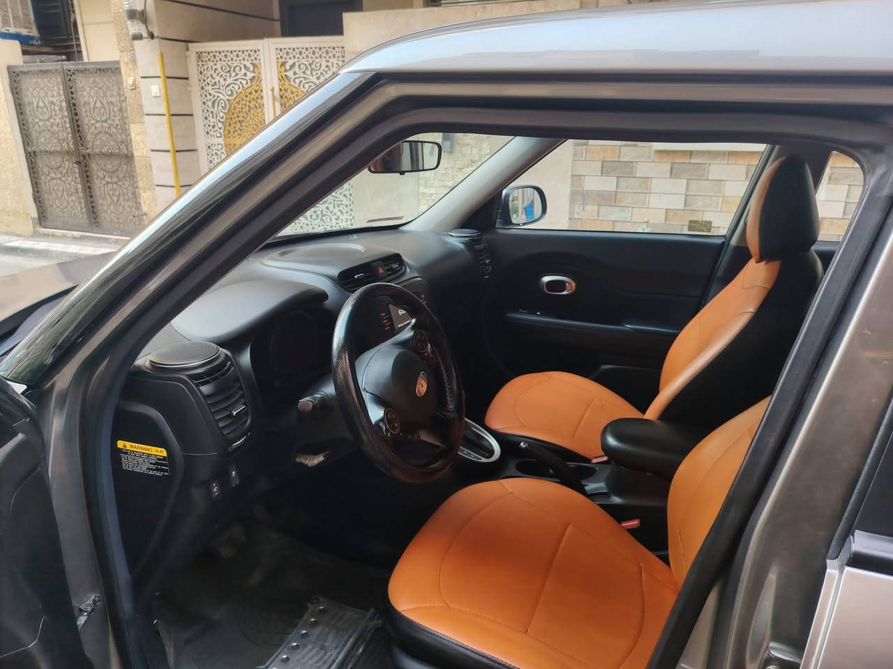 كيا صول مديل ١٨
لون رصاصي
محرك ١٦٠٠ جي تي اي
حادثهة جاملخ صفحة السايق
ماشية 88 الف ميل
بيها بارد ب الجاملغ الامامي والباب الخلفي
مكان بغداد الاعظمية
***********
