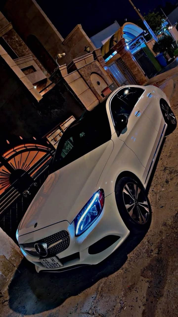 سلام عليكم مرسيدس c300
موديل2018مكينة2000تيربو ماشية 100
كير ومكينة مكفولات شرط الفحص
السيارة فول مواصفات للأخير 
انارة ترحيب انارة داخلية فول مواصفات 
السيارة حادثها فقط دعامية  بدون قطرة صبغ كفالة عامة حتى من البارد رقم بغداد بأسمي تحويل ثاني يوم مكان السيارة زيونه
السعر250وبيها مجال للاستفسار ***********2
