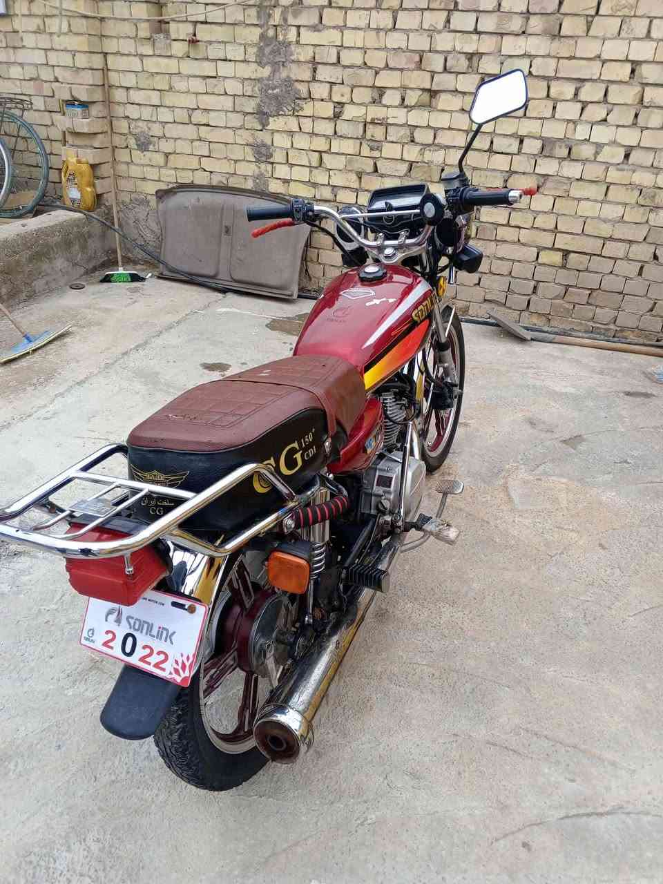 السلام عليكم للبيع داراجة ايرانية سيفان مديل 21اوراق كاملة الدراجة خير من اللة السعر 500وبيهة مجال العنوان بغداد حي النصر ***********
