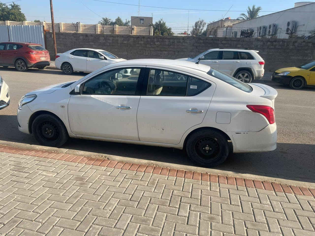 السلام عليكم 
نيسان سني 2021 بغداد ب اسمي 
فقط بيها طخه بسيطه موضحه بالصور بعدها ع وضعها 
مفروشة جلد .. كشنات تغليف .. سيارة نضيفه ...ماشية 100
السعر 116
المكان بغداد حي تونس  الاتصال فقط عل رقم 
***********
