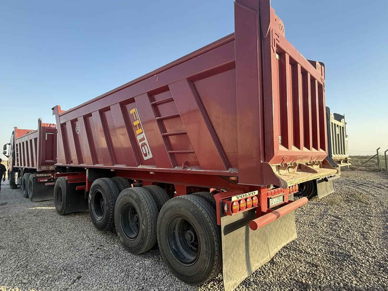 اللهم صلي على محمد وآل محمد  فالفو 2017 قاطرة ومقطورة رقم أربيل تحويل ثاني يوم  تخم تاير مكينة 750  شاصي مبطن بلادي بديات تسگام  النجف شاصي عبودي القريشي شاصي 16 دناگير 16 جاهزة للعمل مكانها الديوانية 
***********
