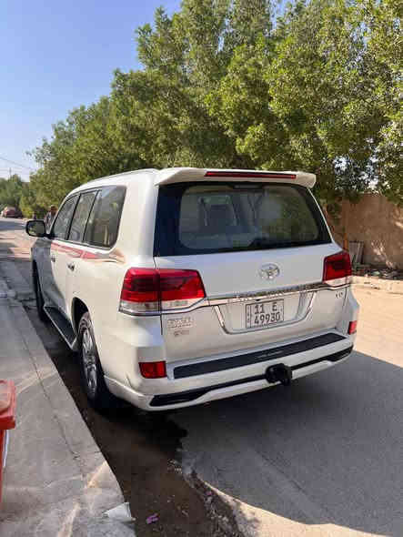 السلام عليكم 

لاندكروز 2017 فطيم اصل فول 1/1 السياره جديده لوك 

مكفوله كفاله عامه 
العنوان بغداد الاعظميه السعر 485 وبيه مجال للطيبين واذا مراوس حسب القناعه

ماشيه  140 الف 

فتحه سلايت 

زراك لايت 
لايت زنون 

4كامرات 

كشنات جلد اصلي كريمي 

دبل كشن كهرباء كشن السائق 3 دكم

8 ايرباك 

تشغيل عن بعد 

شاشه كبيره 

دبل ماوس 

فول تحكم 

7 راكب 

3 قطع تبريد 

محرك 6 سلندر 4000

فورويل دفع رباعي. 

رقم بغداد باسمي تحويل ثاني يوم

السياره بشرط محرك كير صدركلها بعدهه على وضع الشركة
 للأستفسار،  ***********.وتساب، ***********
