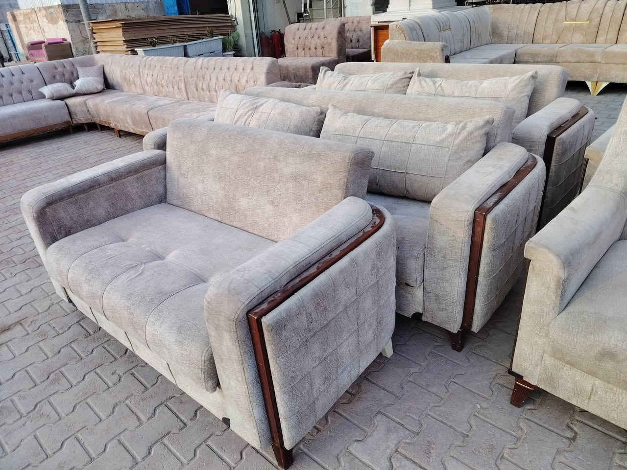 ⚜️👑 مجمع ابو بلاش للاثاث 👑⚜️
تخم قنفات مستعمل 10مقعد تركي سرير مخزن السعر 275
جميع اللوان متوفر مختلف المديلات والقياسات صار عنده مراوس القديم بالجديد صار عدنه نضام القصد📌 العنوان كربلاء طريق الحر مجاور معمل الثلج  مقابيل الاتحاد الرياضي اي ستفسار الاتصال  يوجد واتساب 👈***********👉👈***********👉
