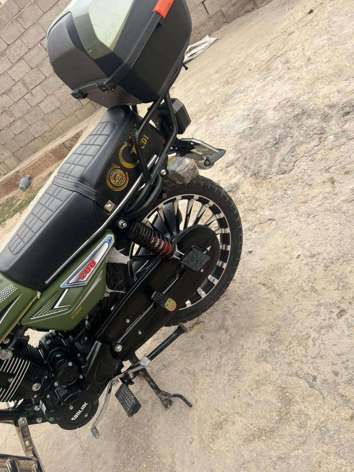 سلام عليكم مطور فول نضافه ماشي الف وي 600سعره 975
***********
