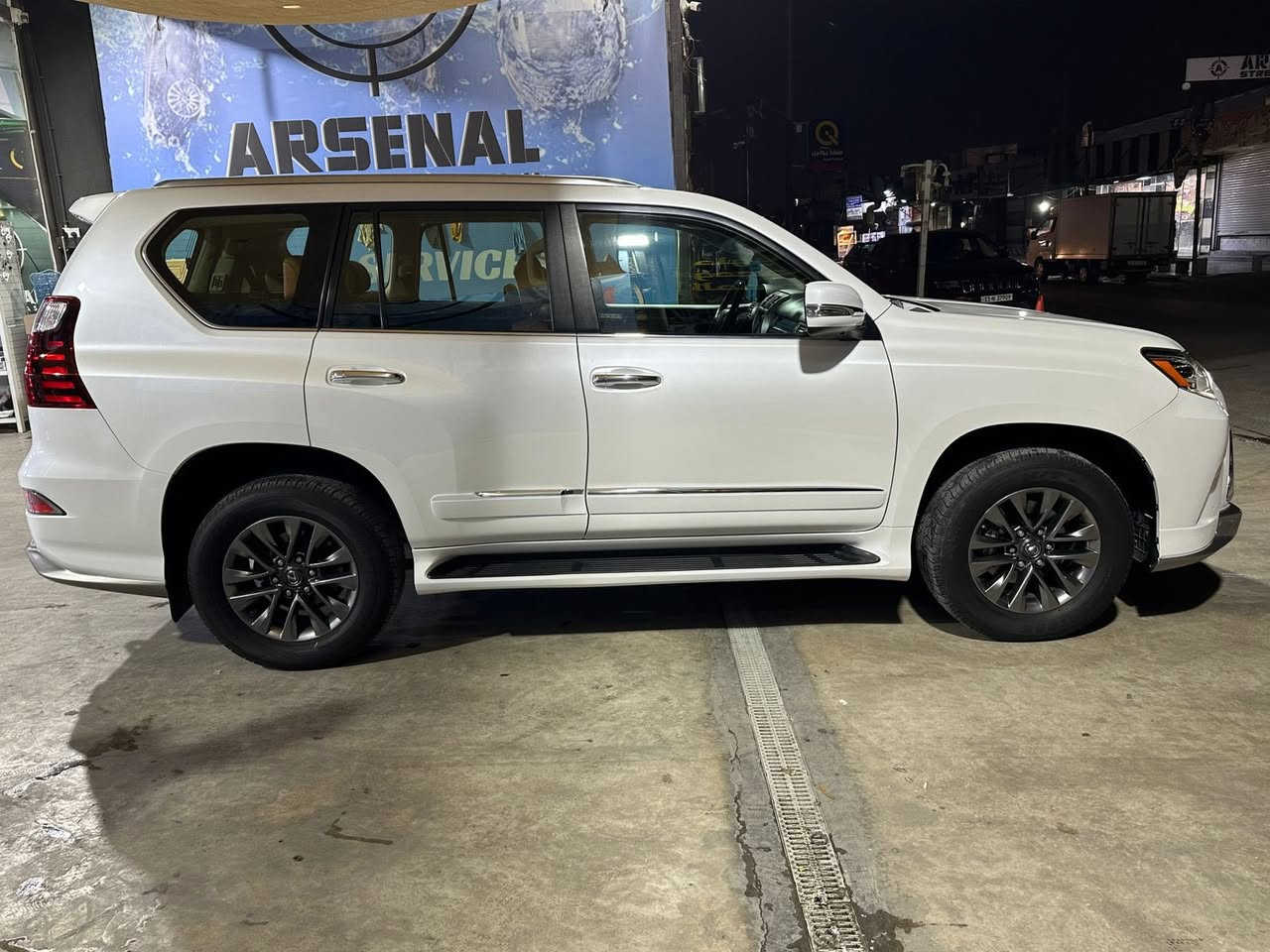 لكزز موديل ١٨ماشية ٦١مكفولة من كلشي سيارة جديدة كلش الاستفسار ***********
