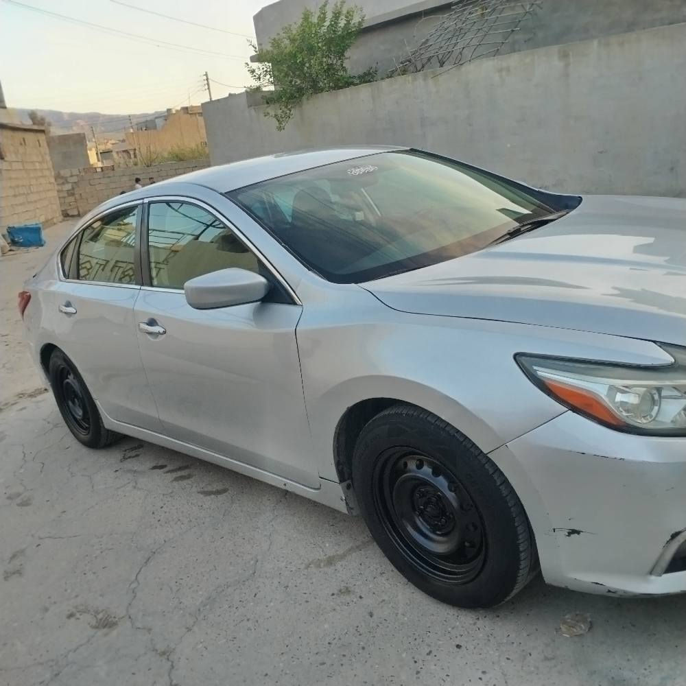 نیسان ئاڵتیما مۆدێل 2017sv سێ پارەچی بۆیاغە بێ دەعمو ناوگرتن پێش و پشتی کەپسە گێڕو مەکینەی نەکراوەتەوە سەنەوی نوێیە تایەی نوێیە سعری97گەڵا
***********
شوێن تەق تەق كويسينجاك, أربيل
