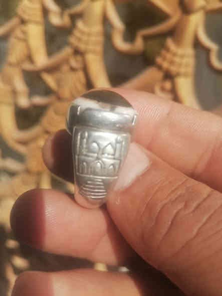 تحفه م̷ـــِْن الجزع البقري صياغه يدويه ثقيله قطعه خشنه مكان كربلاء توصيل بغداد فقط ***********
