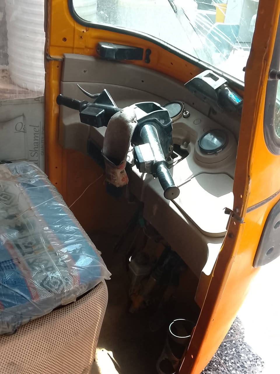 تكتك للبيع 19 شهر 10 مضلع  رقم وسنويه بغداد  لا تنقيص ولا تبخير يحتاجلها سمكره وصبغ بيها خياس بسيط سعرها 5250 بيها مجال حك الجيه  مكلف بنشر رقم صاحبها ***********
