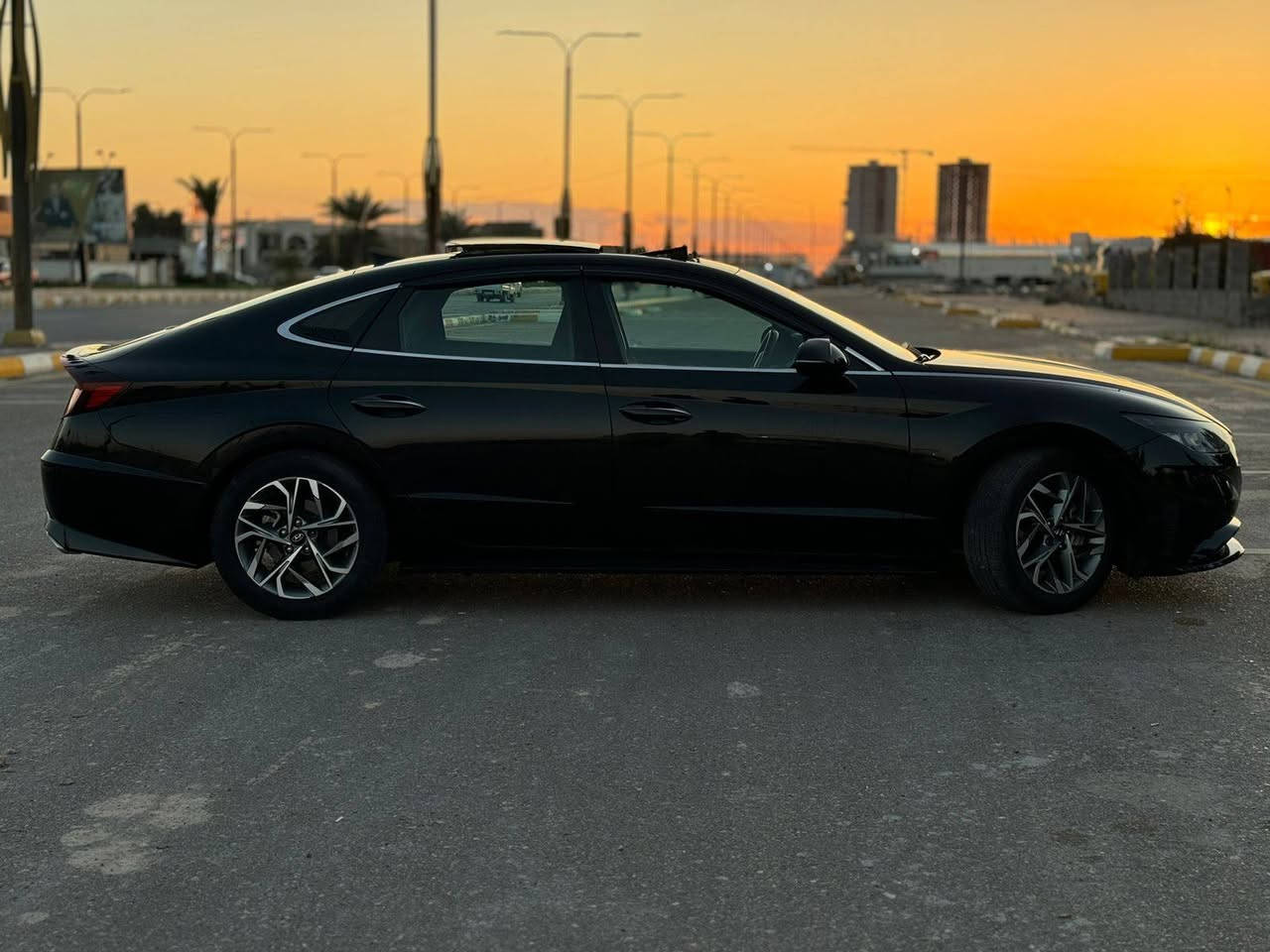 السلام عليكم
سوناتا 2023 للبيع 
فول مواصفات 1/1
محرك 2500
ماشية 44
حادثه جداً بسيط بدون ايرباك 
السعر 170 
الخاص مغلق 
فقط اتصال او وتساب
***********
