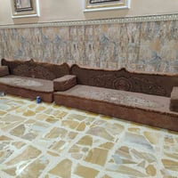 كعده ديوان تفصال اصلي 4 متر نضافه 90 بالميه مع 3 تجوات السعر 100 وبي م...