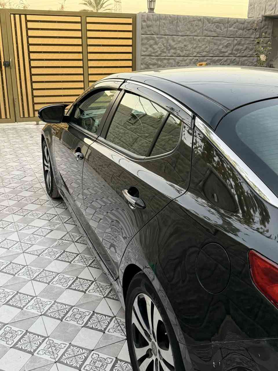 السلام عليكم اوبتما 2015 رقم بغداد باسمي بيها جاملغ و بنيد و باب صبغ  جاهزه تخم تاير صارله سبوع باتري جديد زنون ادامه كامله للمكينه تدفئه تبريد ما ناقصها اي شي السعر 115 وبيها مجال 
***********
