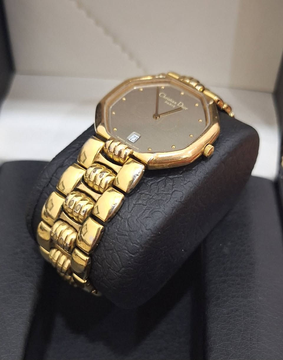 تحية طيبة 
كريستيان ديور
طلاء ذهب بالكامل 🪙
نظام ميلين 2️⃣
سير زنجيل 🔗
منفذ العرض التاريخ 📅
نظافه منتازه ✔️
قطر رسمي 
كوارتز 🔋
مكينه خاصه ثري فايف 
السعر ١٢٠$


**إذا كنت صاحب هذا الإعلان وتريد حذفه لأي سبب، رجاءا أرسل رسالة إلى الدعم الفني**