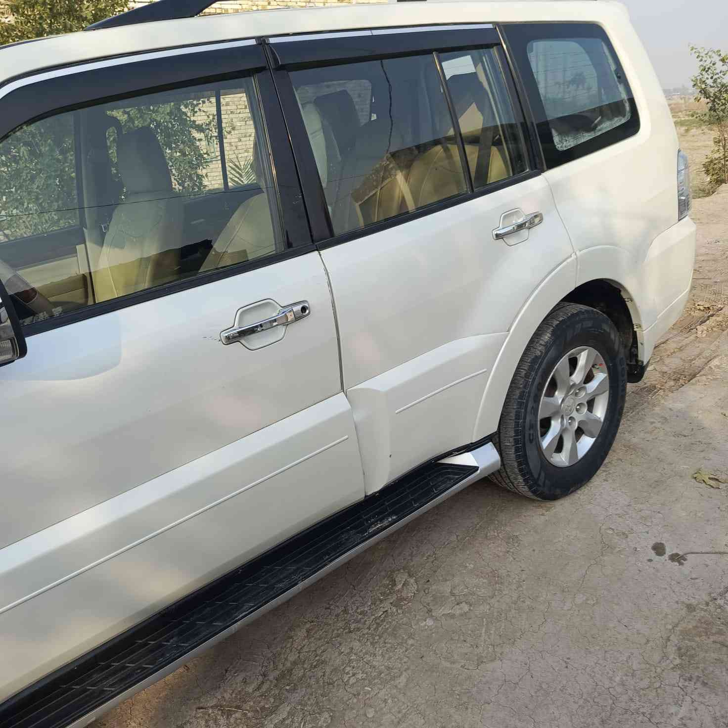 سلام عليكم البيع باجيرو حبتور ومراوس بسياره ناصيه 
موديل 14 سياره فول مواصفات اعله فئه ب الباجيرو 
محرك 3500 محرك وكير خير من الله 
تبريد ثلج تدفئه 
3 قطع تبريد 
حداديه وتايرات جدد 
رقم مميز واسط مشروع وطني تحويل ثاني يوم 
سياره بيها كم قطعه صبغ
احله من الصوره 
سياره خير من الله مال جناي 
مكان السياره ديوانيه 
السعر 123 وبيها مجال
رقم الهاتف ***********
