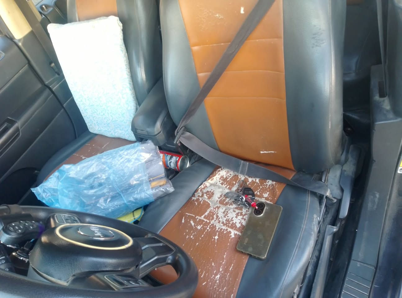 السلام عليكم للبيع اومراوس بسياره جورني معلومات عن سياره موديل 2012بسمي رقم نكليزي بغداد ظرره بصيط بل هلال جاملغ امامي جهت لعبري وجاملغ الخلفي بيه ظربه بصيطه بدون معجون بدون تبديل مرشوش فقط صبغ باقي سياره جاهزه مكينه 2.400المرغزب ناعم ونشط شرط كير شرط 6نمره حداديه شرط تخم تاير جديد فقط تبريد كمبريس عطل العنوان الديوانية مركز المدينة هاذه رقمي وتساب وتصال ***********السعر 90وبيه مجال وتدللون
