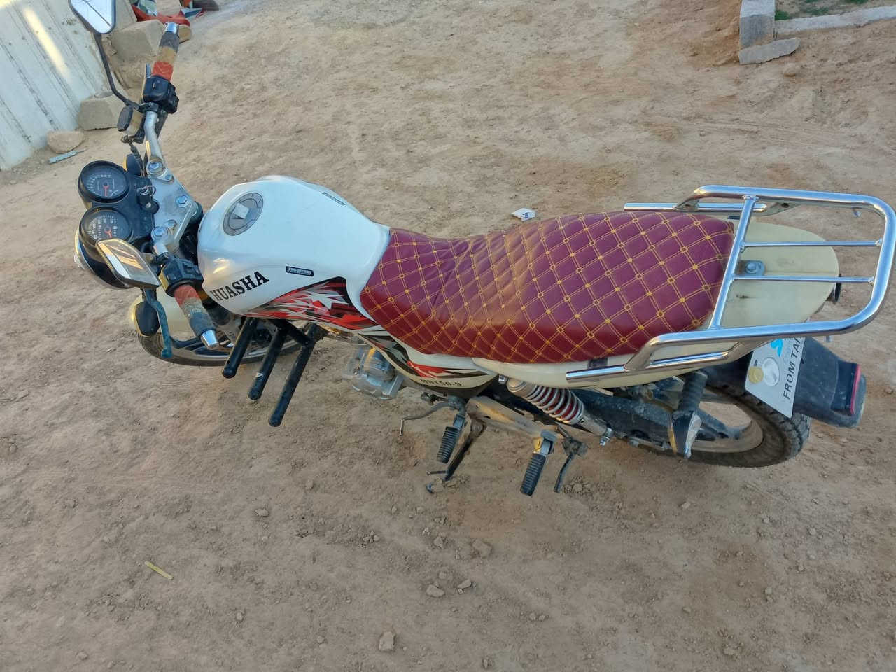 سلام عليكم
موطور هيوشه 
موديل 2022 
محرك كير شرط 
كهربايات كله شغاله 
سعر 825 وبيه مجال 
اتصال ***********
