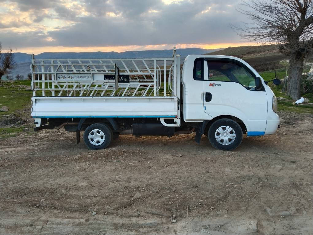 کیای 2011مەکینە 2700هه یکەلێکی زۆرجوانی هه یە پەڵەیەک بۆیاخی هه یە و پەڵەیەک ساردیشی هه یە مەکینەوگێڕوعەکسل وشانسی وشاحودی بەشەرت سەنەوی 15ڕۆژەبەسەرچووە کوشن وگاعی تازەیە تەبریدی سەلاجەی تایەکانی تازەن ..ژ.م..
*********** السليمانية, العراق
